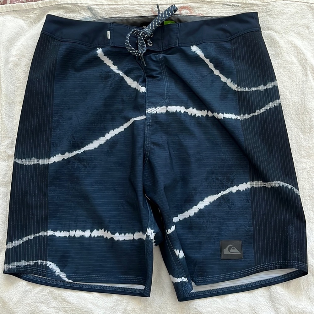 Men’s Quicksilver Highline shorts size 30